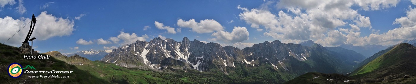 39 Dall'anticima del Gardena (2077 m) vista sulle Piccole Dolomiti Scalvine.jpg